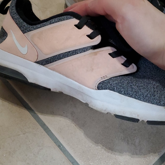 Nike training shoes - Picture 2 of 4